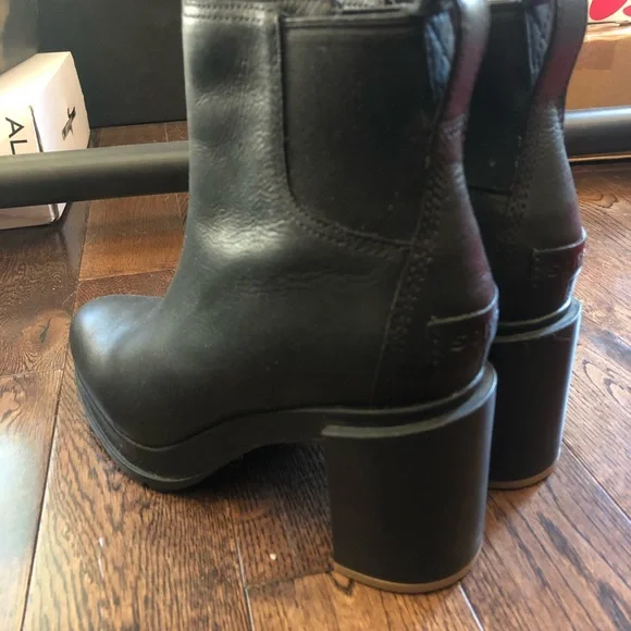 Sorel Blake Block-Heel Leather Chelsea Boots - Picture 3 of 3